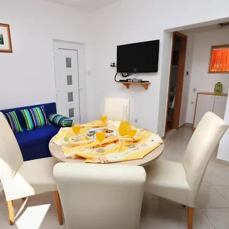 Apartment One-bedroom With Terrace A2 *